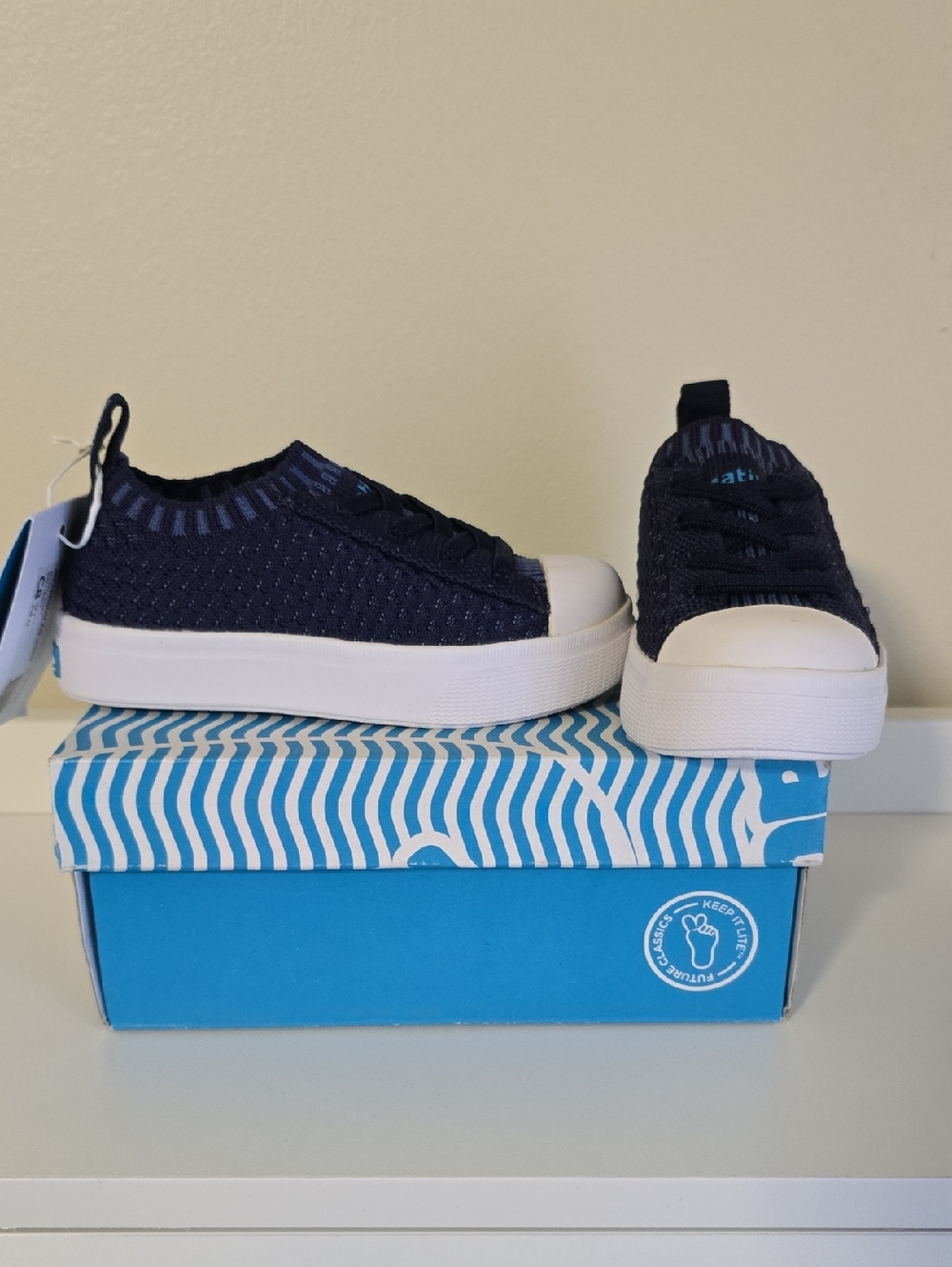 NIB Native Jefferson 2.0 Liteknit Regatta Blue/Shell White Size C8